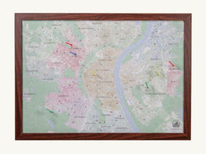 Plattenjagd_Karte 1 Korkkarte von Köln mit markierten Tischtennisplatten und Fähnchen